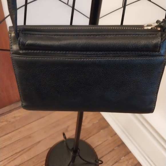 Fossil Pre-Loved Crossbody Very Good Condition.Elegant Black Women\'s Clutch